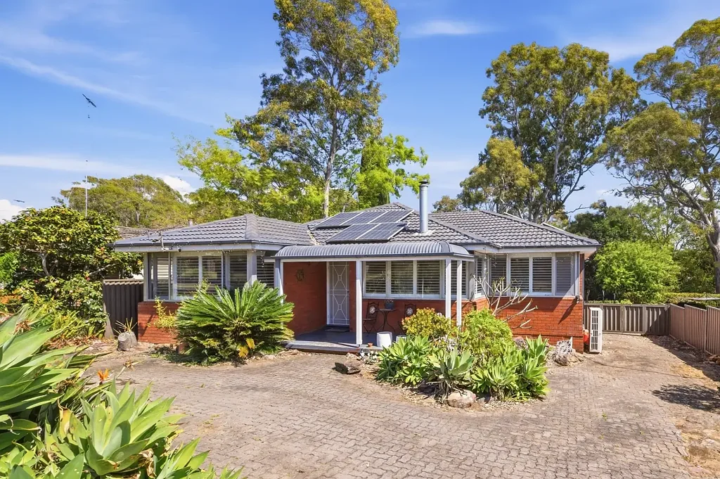 Campbelltown 4कमरा Spacious Family Living on 556sqm in a Convenient Campbelltown Setting