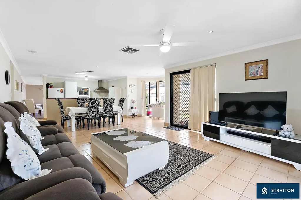 Cannington 3कमरा Park-Front 3-Bed 2-Bath Home With No Strata Fee In Super-Convenient Cannington!!