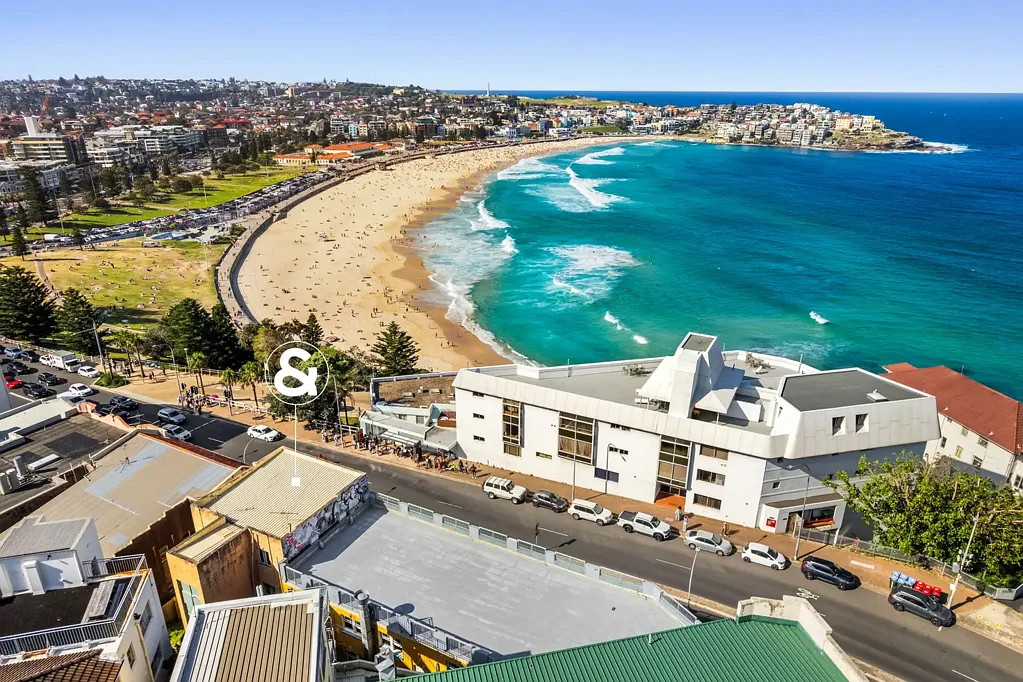 Bondi Beach 6房 Bondi Beach壮丽景观 五套公寓整栋待售 顶层两卧带独立厅室 底层全新商业空间 收入丰厚回报强劲 Rare Bondi Beachfront Holding - Entire Block with Versatile Commercial Space