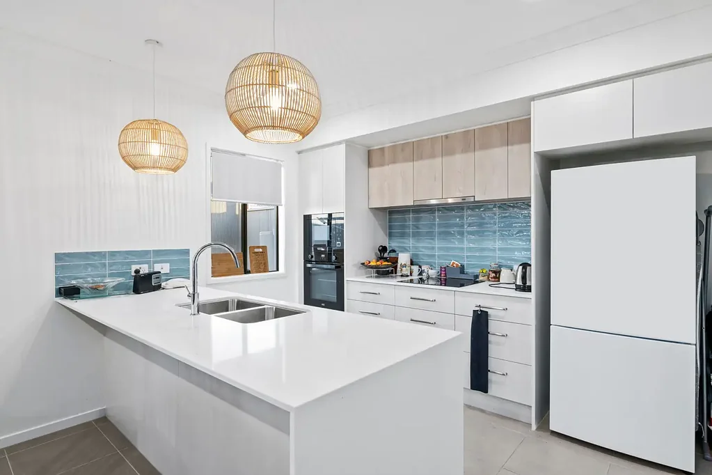 Logan Reserve 2कमरा Easy living is all here in the beautiful Halcyon experience!!
