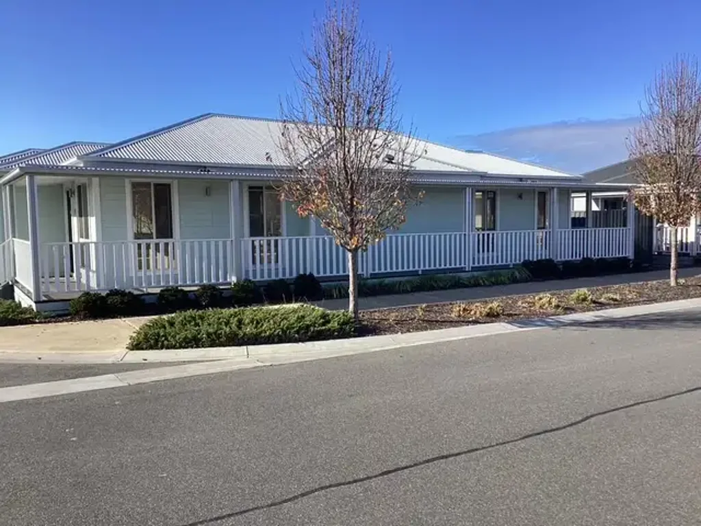 Point Cook 2房 相同的生活方式。相同的社区。立省 $80,000！！！ Same Lifestyle. Same Community. SAVE $80,000!!!