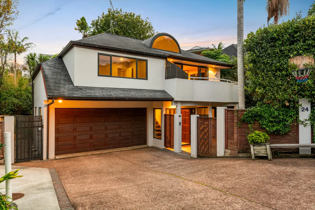 Castor Bay 4침실 Modern Coastal Living - Sold As Is!