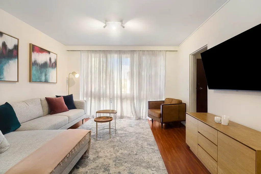 St Kilda East 2 Bedroom Discover the charm of St Kilda East in the highly sought-after 3183 postcode