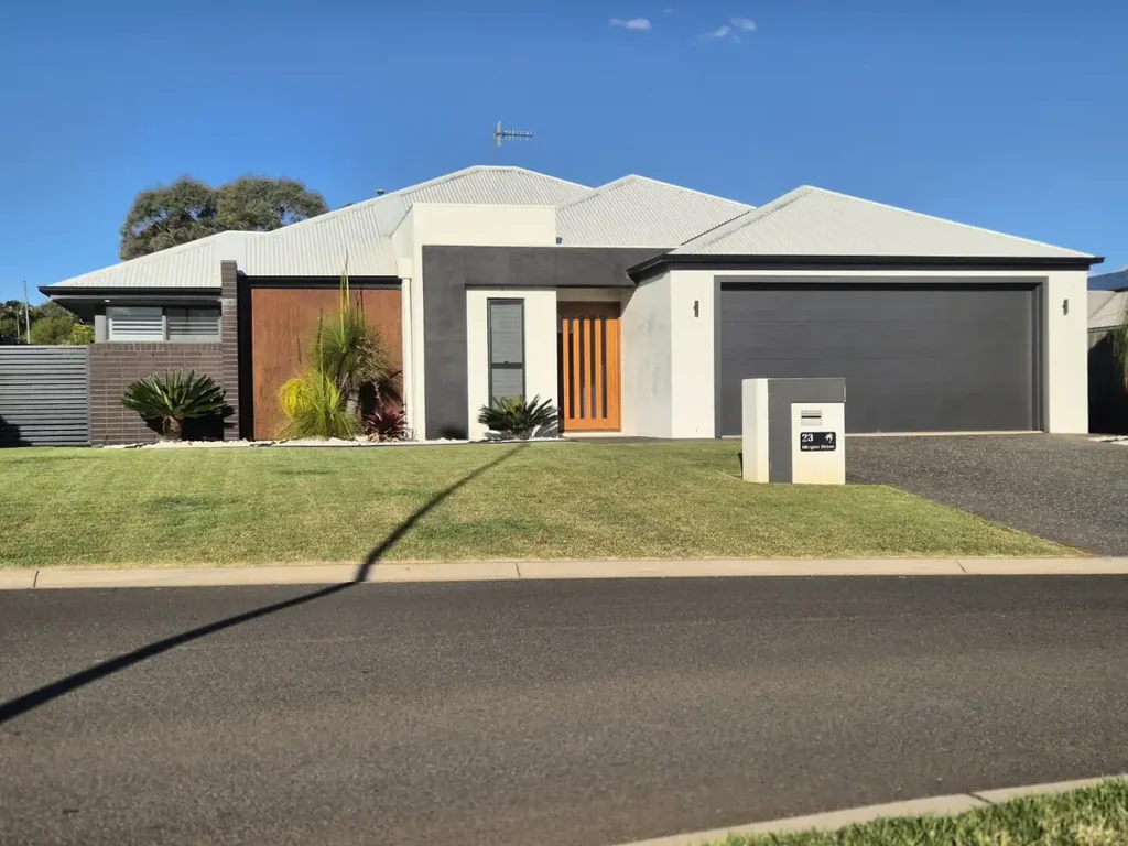 23 McGee Drive, Kearneys Spring, QLD 4350