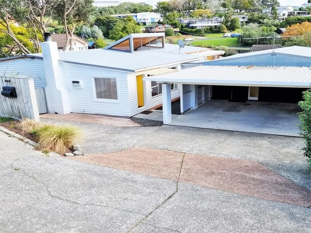 Charming Family Home in Murrays Bay – Rangitoto College Zone