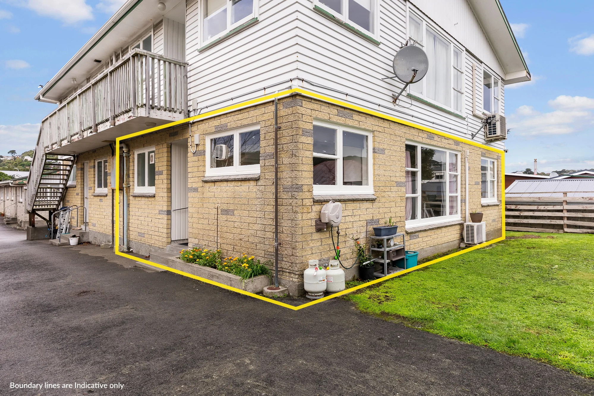 Johnsonville 2房  Easy-Care Living in the Heart of Johnsonville