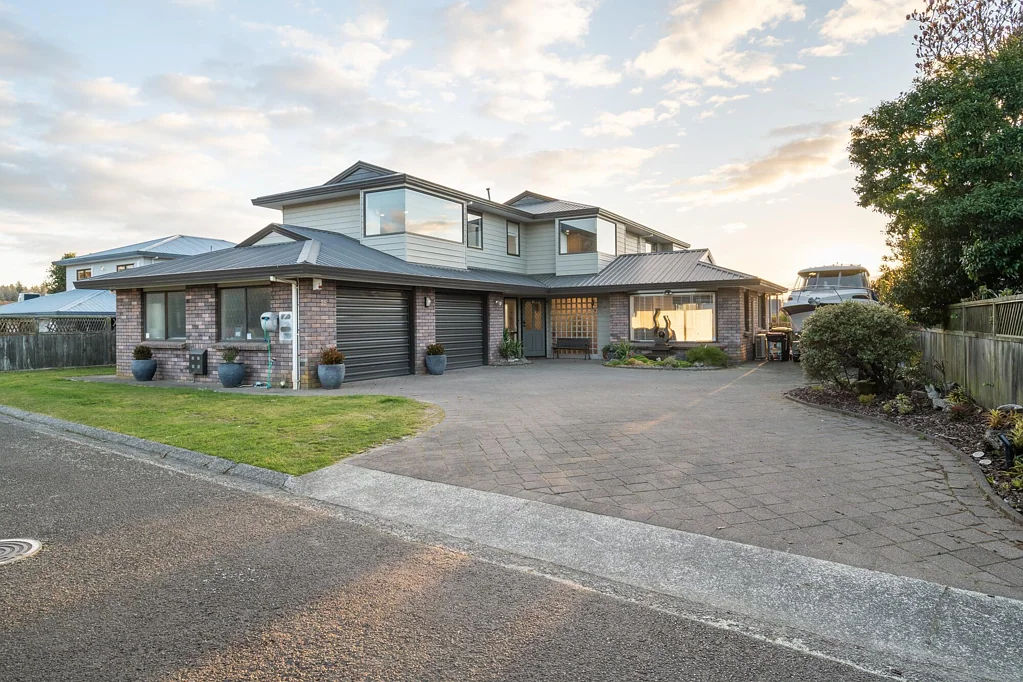 Lynmore 4 Slaapkamer A Rare Combination of Space, Views & Living