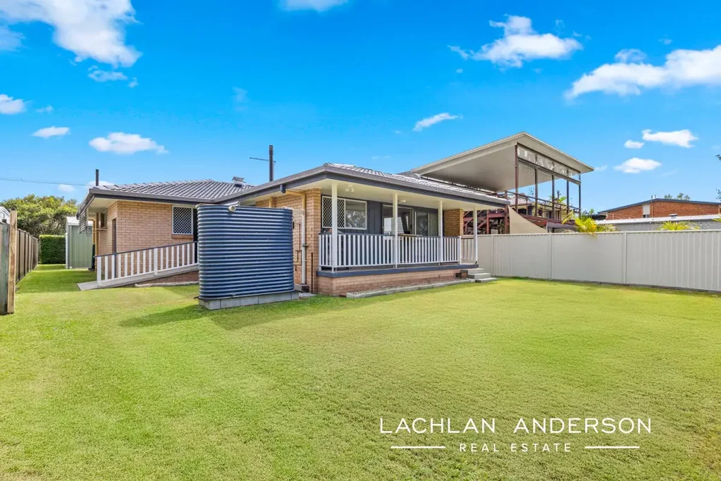 Charming Beachside Home – Walk to the Pumicestone Passage