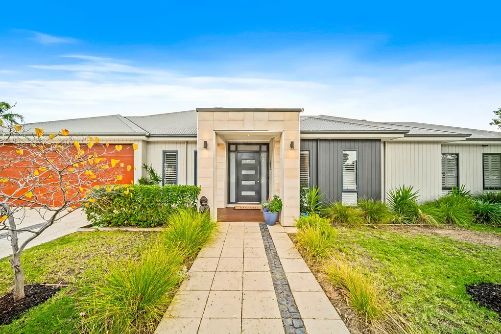 8 James Avenue, Hazelmere, WA 6055