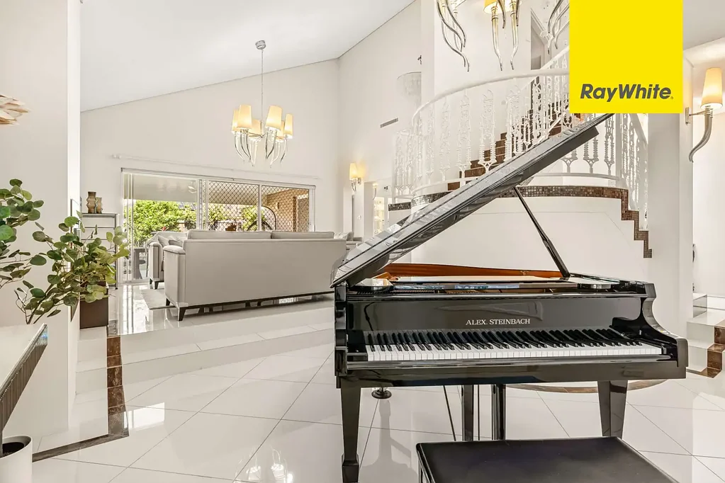 Lidcombe 5બેડરૂમ ARCHITECTURALLY DESIGNED FULL-BRICK RESIDENCE SHOWCASING GRAND PROPORTIONS