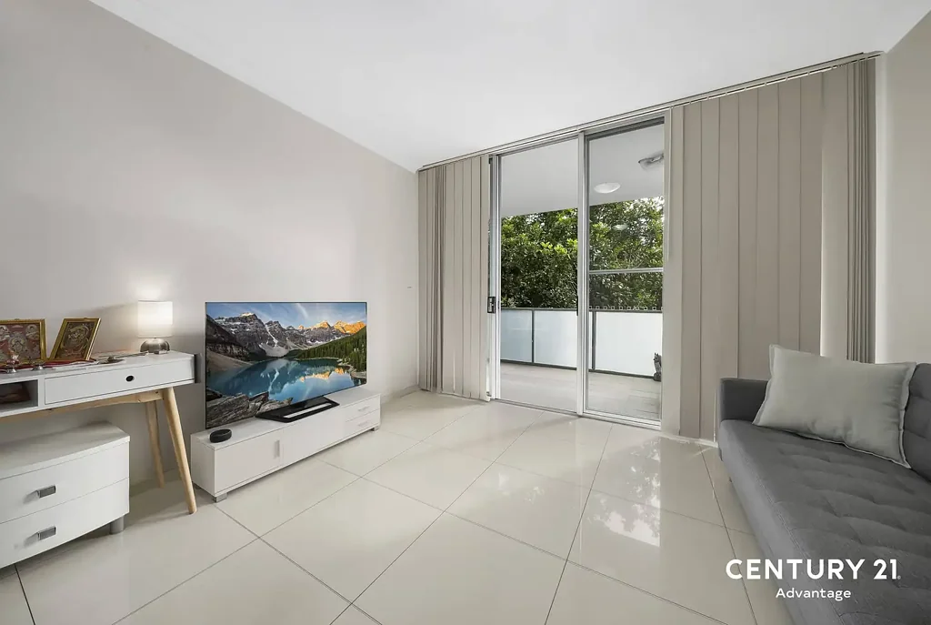 Wentworthville 2Phòng ngủ Luxury 2-Bedroom Garden Apartment – Walk to Wentworthville Station