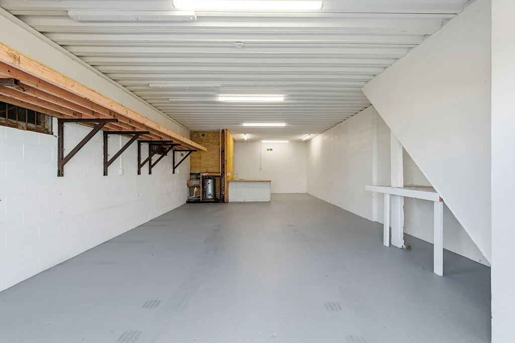 Island Bay 1 Slaapkamer HIGH-STUD WORKSHOP GARAGE IN BLUE-CHIP ISLAND BAY