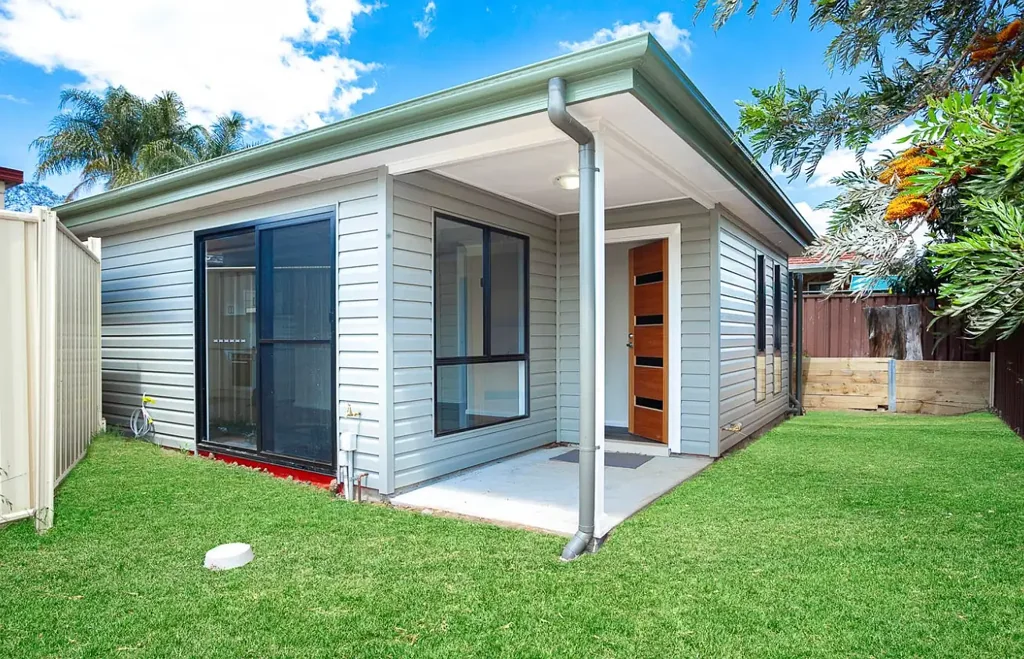 TWO BEDROOM FLAT IN PRIME LOCATION!