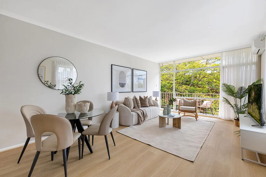 Turramurra 2房 翻新且阳光充足，位于 Turramurra 乡村核心地带的顶层公寓 Renovated and sun-drenched, with a top-floor position in Turramurra's village pocket