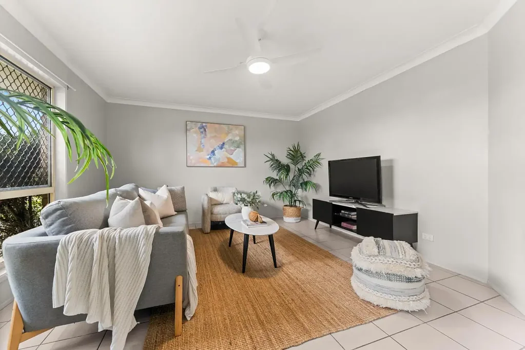 Eagleby 4ਬੈੱਡਰੂਮ Rare Corner Block, Dual Frontage. One Block, Multiple Possibilities on 822sqm!