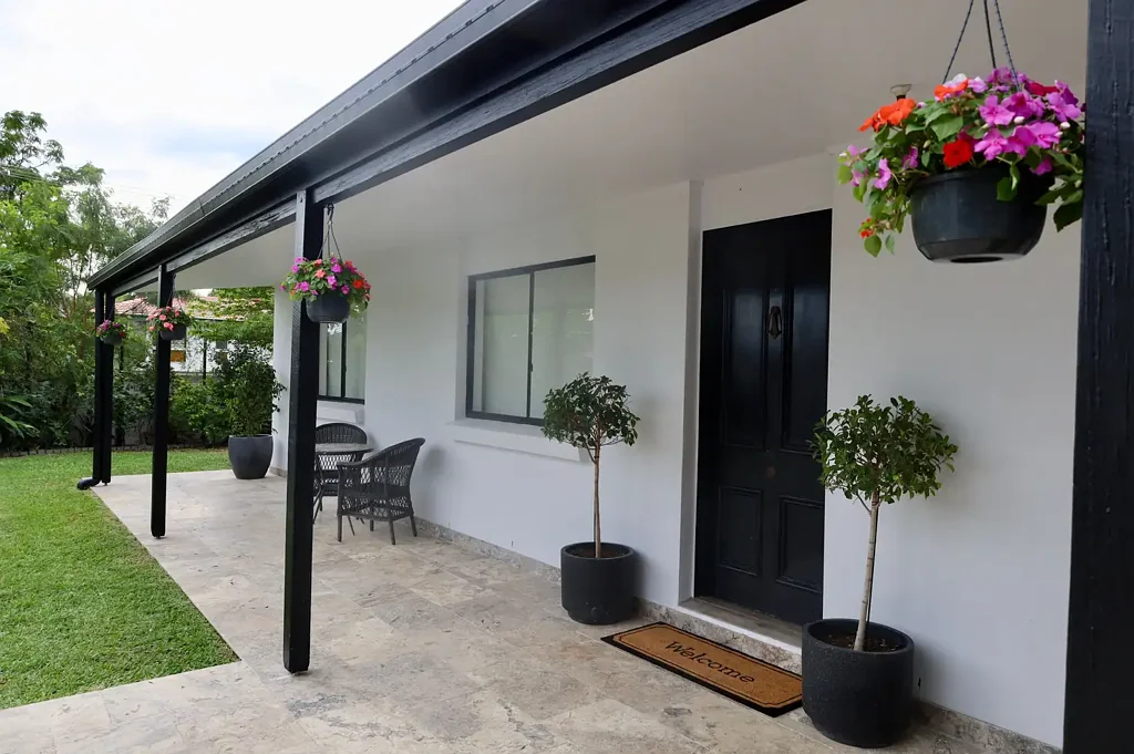 Underwood 5ਬੈੱਡਰੂਮ As New - Completely Reimagined Inside & Out! Large Family Home on a Corner Block