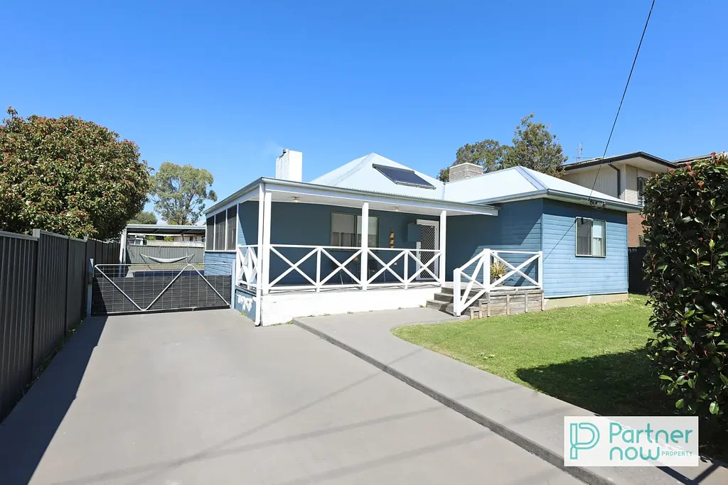 Tamworth 5બેડરૂમ Spacious Five-Bedroom Investment in South Tamworth