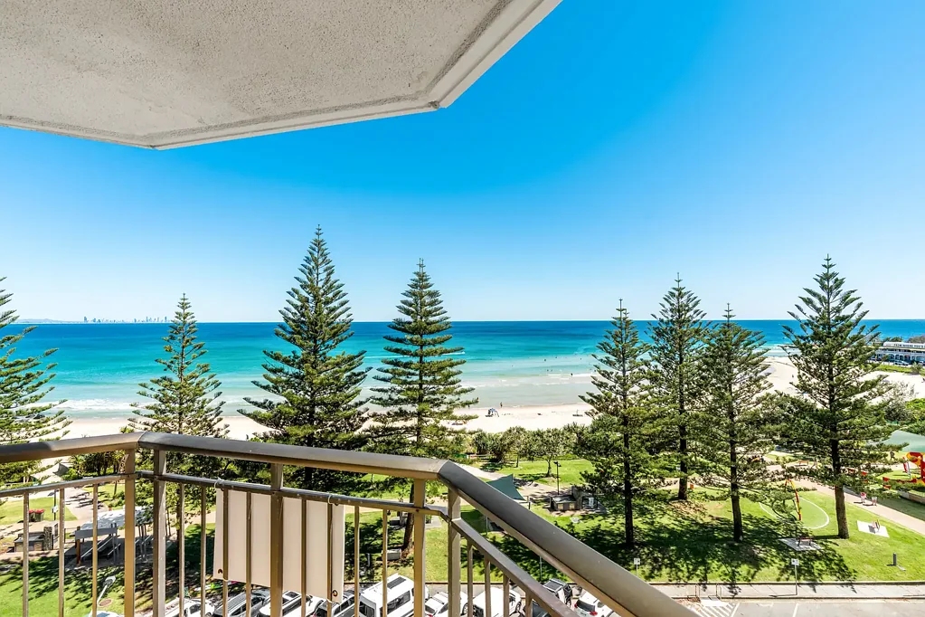 Coolangatta 2कमरा BEACHSIDE LIVING WITH UNINTERRUPTED OCEAN VIEWS