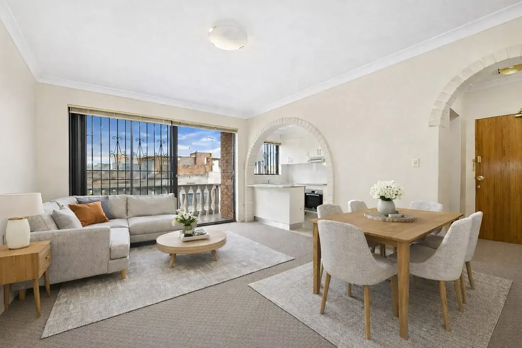 Modern 2 Bedroom Apartment Moments from Coogee Beach