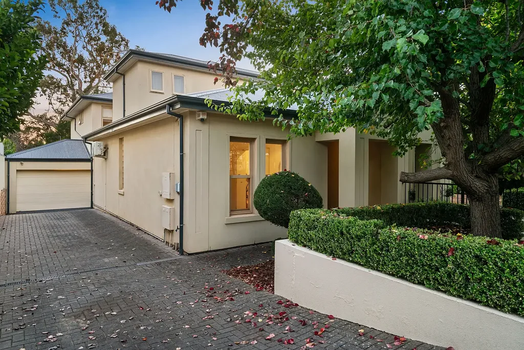 Rosslyn Park 4chambre Style, Scale & Sophistication in Picturesque Rosslyn Park.