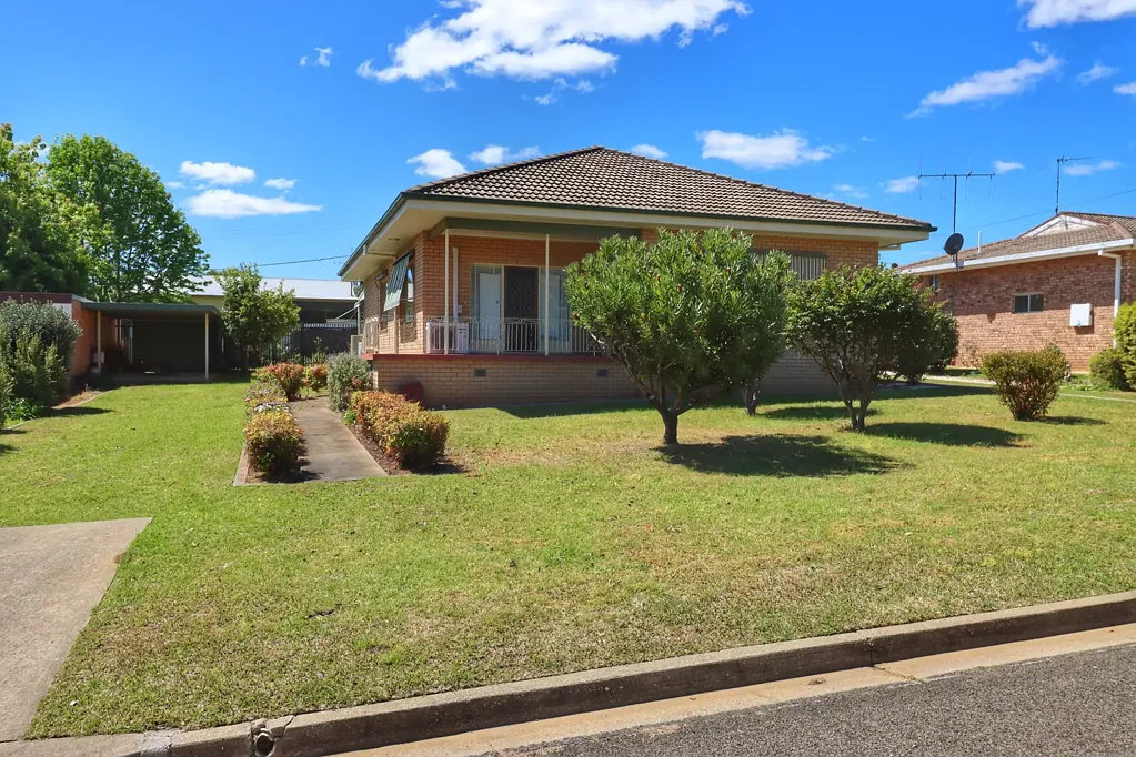 14 Kooralla Walk, Cowra, NSW 2794