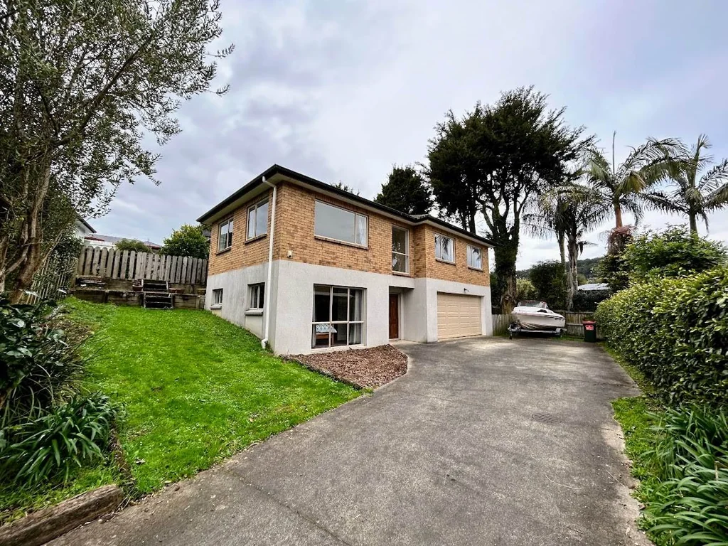 Valley School Zoned: Immaculate Haven With Out...