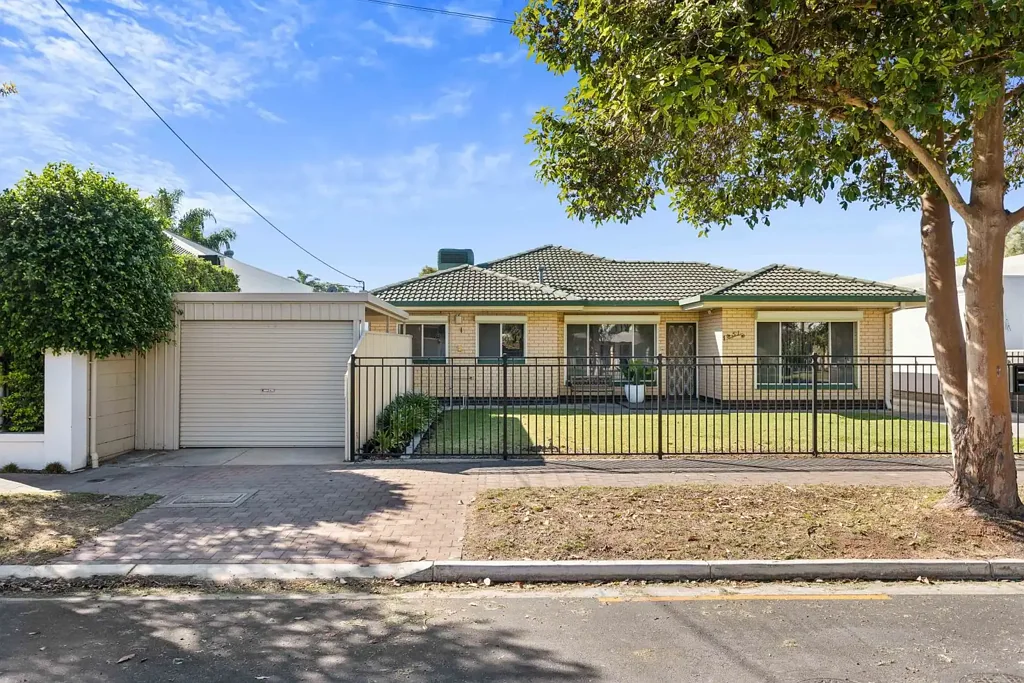 Cosy, Stylish, Private Two Bedroom Homette!