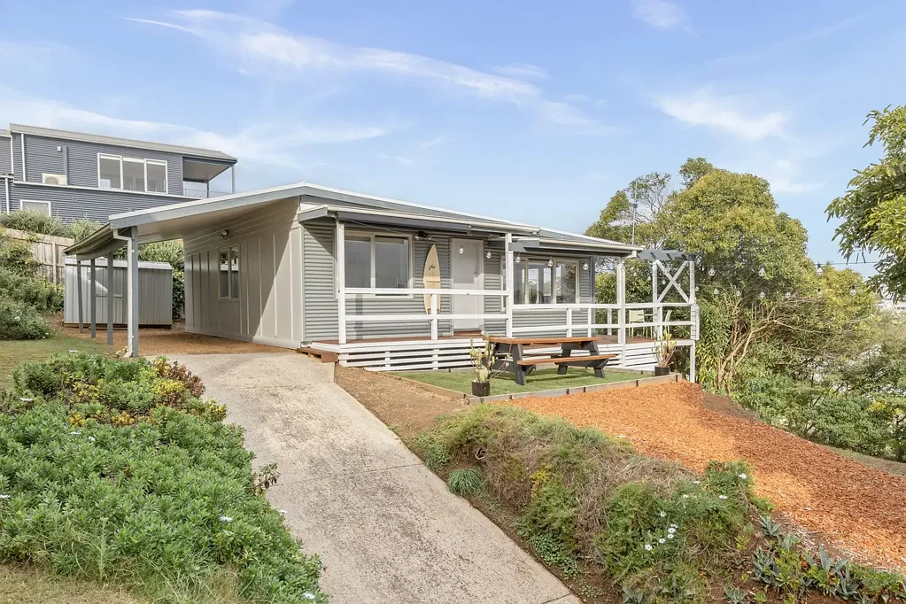 Ocean Grove 3房  Elevated Coastal Charm with Lake Views & Future Potential
