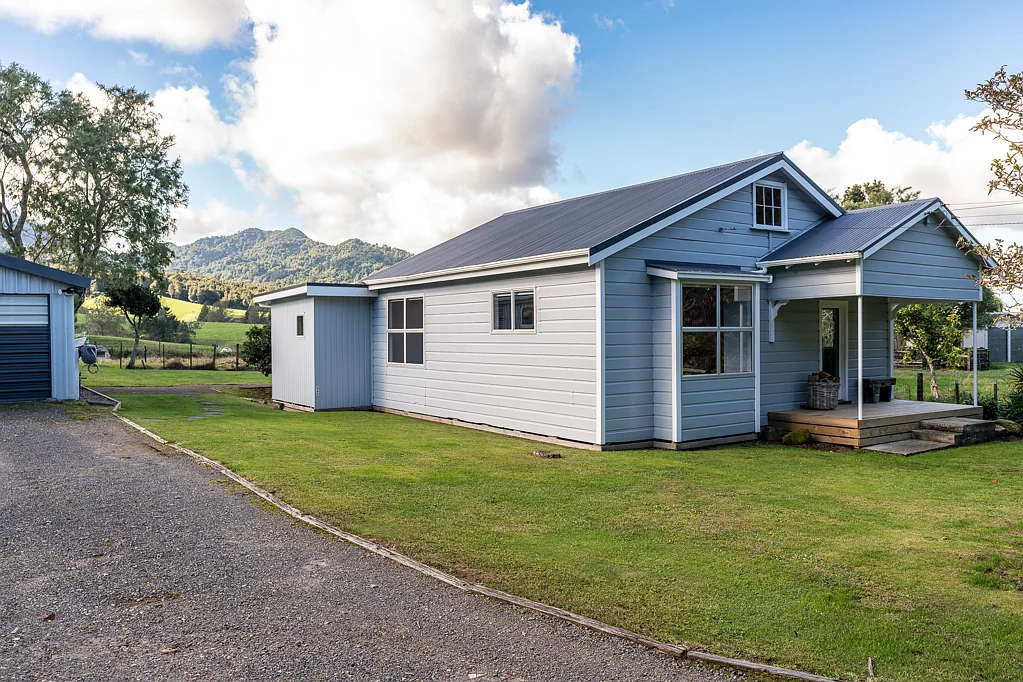 Pukeatua 3Moenga Life Beneath the Mountain