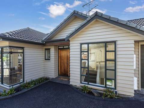 Browns Bay 4 Bedroom Stunning = Rangitoto zone + Beach + Family