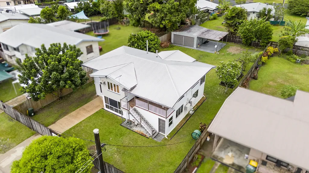 14 Kingsford Street, Mooroobool, QLD 4870