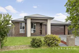 17 Lawrenson Parade, Thornton