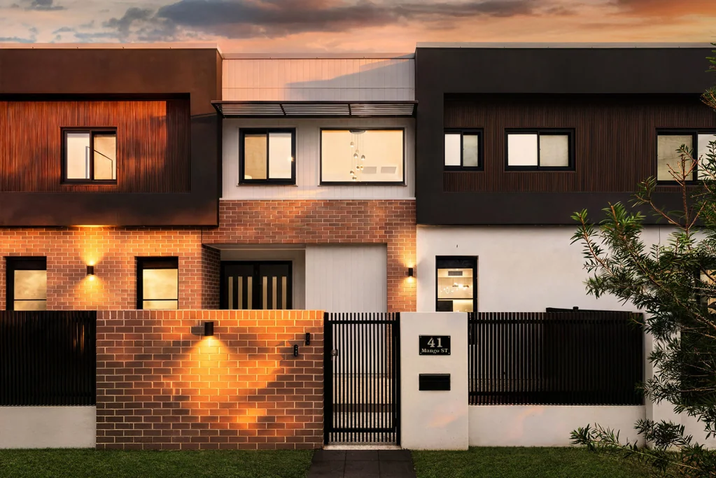 Runcorn 5Kwarto Setting a New Standard in Runcorn: Designer Finishes, Multiple Living Zones, and Dual Ensuites