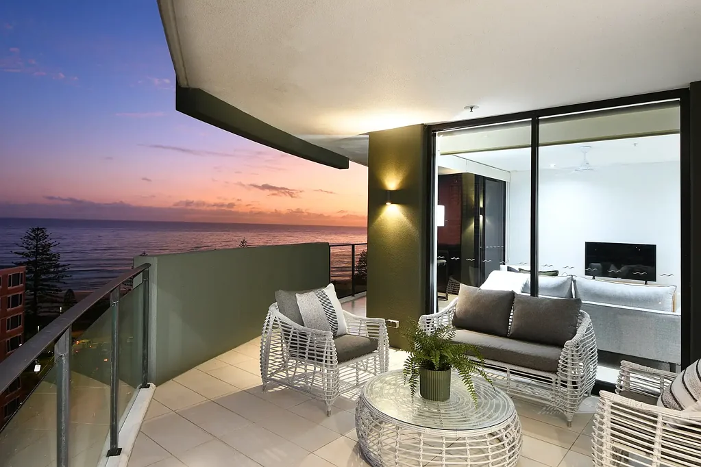 Burleigh Heads 3બેડરૂમ Luxury Beachfront Living with Panoramic Ocean, City Skyline & Hinterland Views