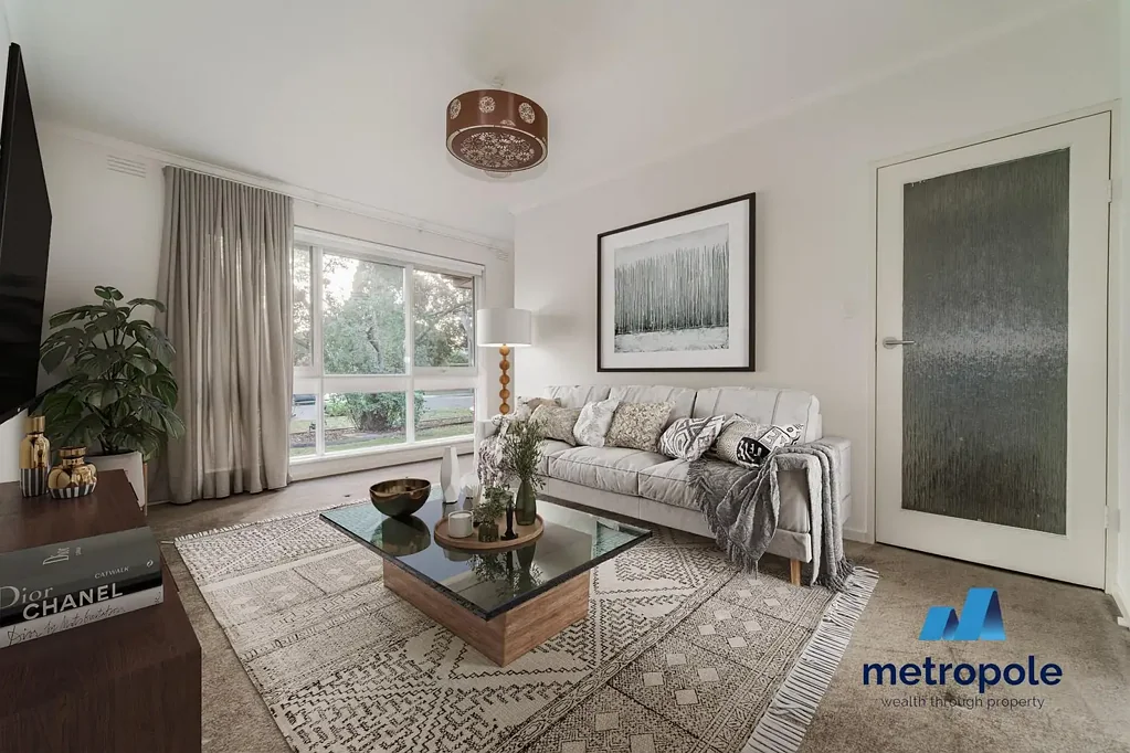 LIGHT AND BRIGHT FAMILY HOME