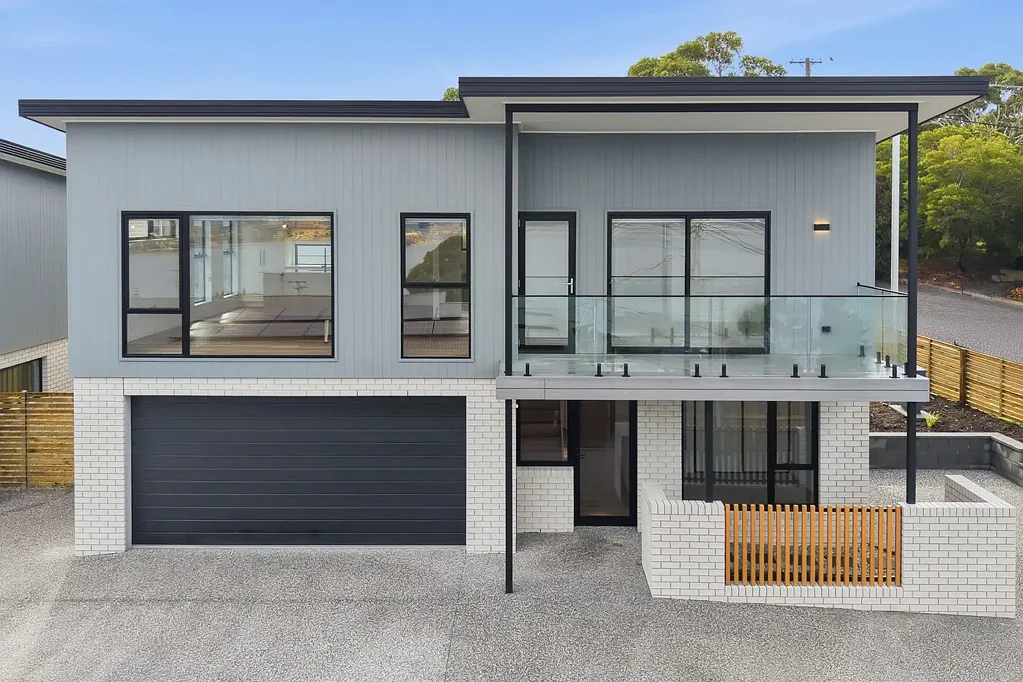 Midway Point 3房  Brand-New Executive Town with Stunning Water Views