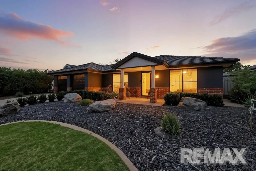 37 Paldi Crescent, Glenfield Park, NSW 2650