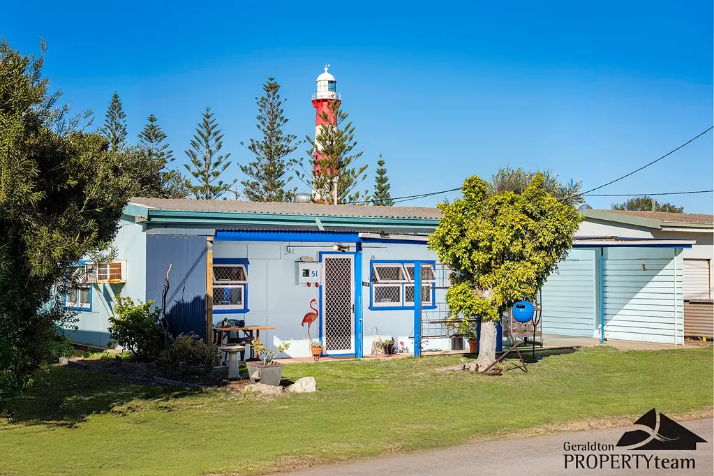 West End 2ਬੈੱਡਰੂਮ Lighthouse Views, West End Charm, and a Ready Made Income