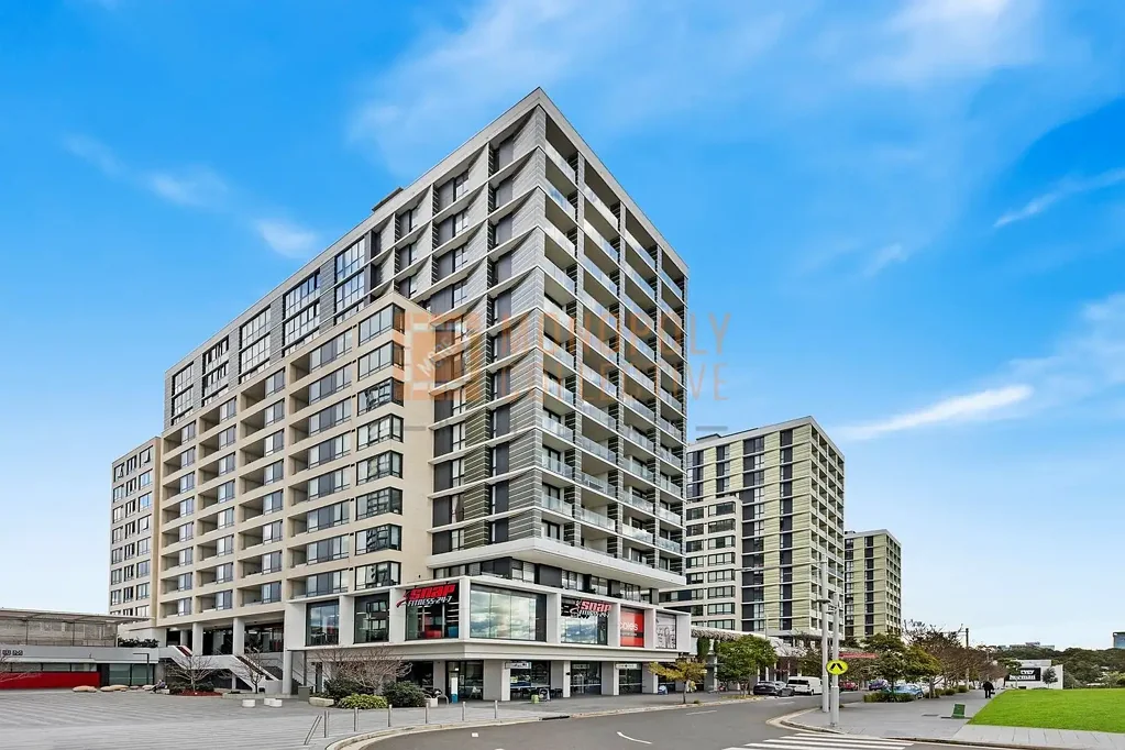 EXCEPTIONAL NEAR NEW 1 BEDROOM + STUDY