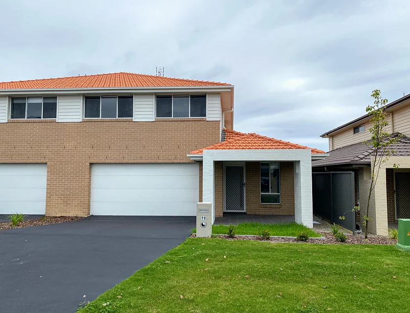 98 Georgia Drive, Hamlyn Terrace, Central Coast, 4房, 2浴, Townhouse