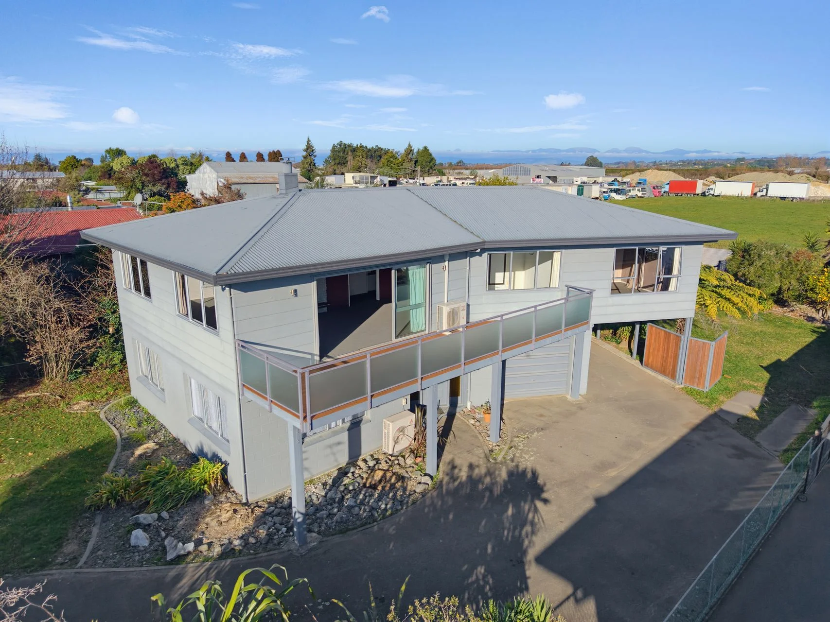 Motueka 5 Bedroom Room for Everyone, Inside and Out
