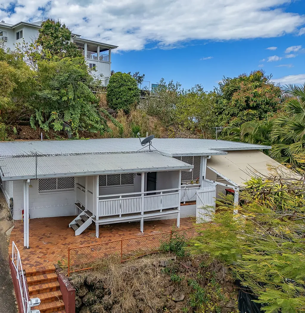 Townsville City 4ਬੈੱਡਰੂਮ Elevated Duplex Investment with Stunning City Views