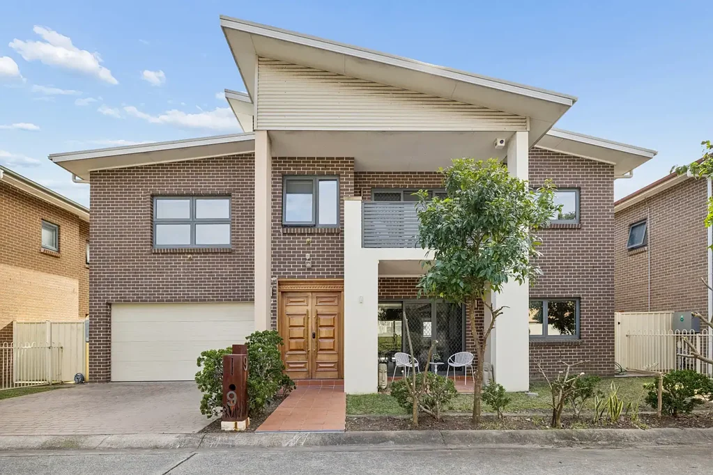 Mascot 5房  Large freestanding family home in boutique park side setting