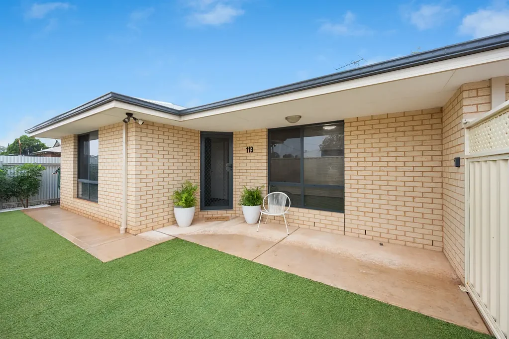 South Kalgoorlie 3房  Ultra-Modern, 2014 Built, Brick 3-Bedroom Home with ALL Of The Inviting Features On Offer!!