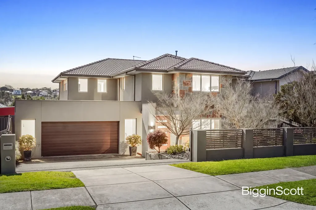 Mount Waverley 5Phòng ngủ GRAND FAMILY LIVING WITH FIVE PRIVATE SUITES & EXCEPTIONAL ENTERTAINING!