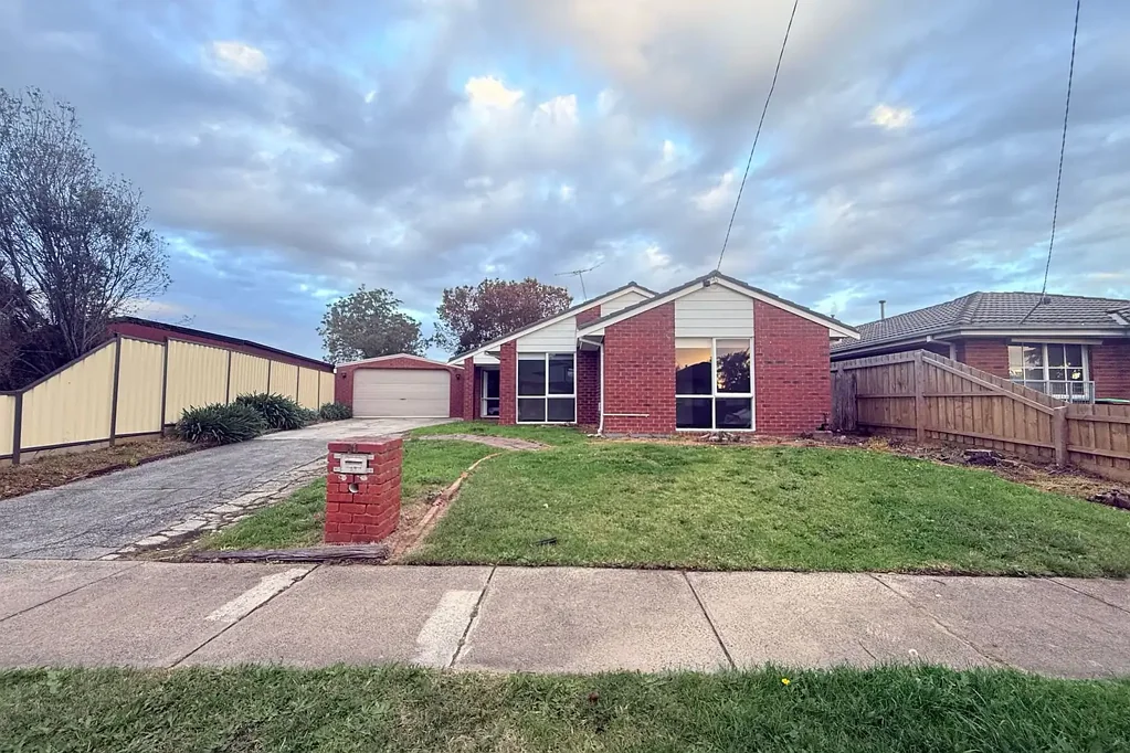 SPACIOUS FAMILY HOME IN QUIET HAMPTON PARK LOCATION!
