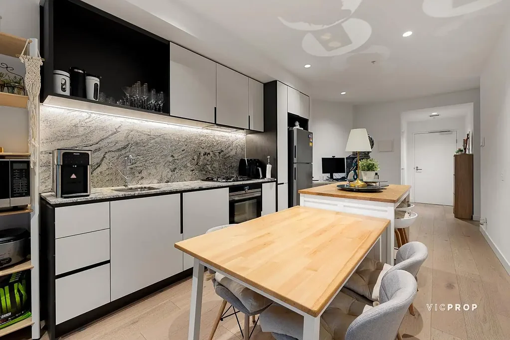 Melbourne 1ਬੈੱਡਰੂਮ Stunning City Showpiece with Resort-Style Wow Factor!