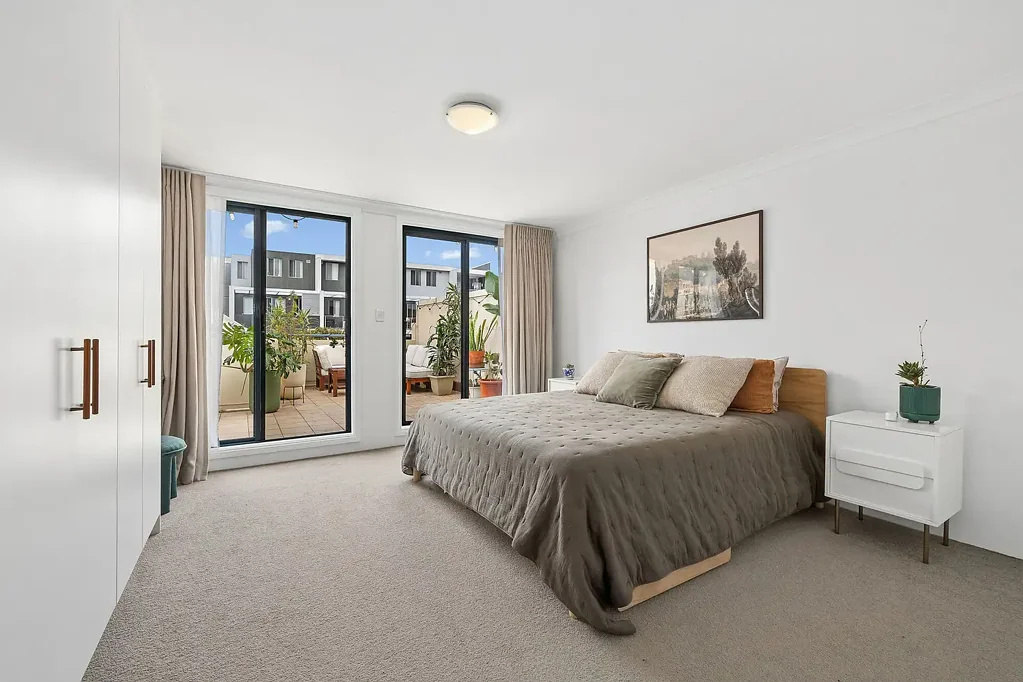 Dulwich Hill 2ห้องนอน Townhouse style apartment with huge private deck