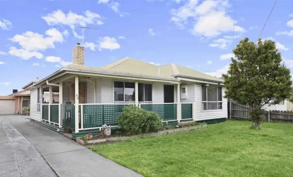 Convenient & Comfortable Living in Lalor!!!