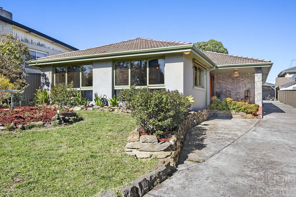 Ballarat North 4房  Large Family Home with the lot sitting proud on Approx. 1000m2